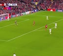 El Dibu comete uno de los errores más flagrantes de su carrera en Anfield: de no creer