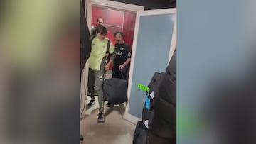 El gesto de Gonzalo con los utilleros del Madrid en Vallecas