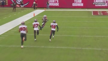 NFL fans stunned as TreVeyon Henderson checks with coaches mid-play