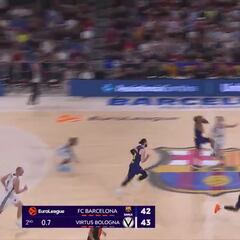 Es lo que pasa cuando tienes a un jugador élite: Punter, desde medio campo, con uno encima...