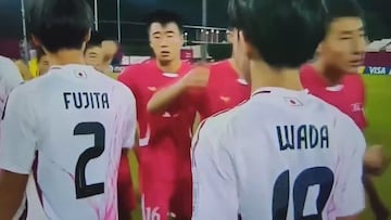 El vergonzoso y agresivo saludo de los jugadores de Corea del Norte sub-17 a los de Japón