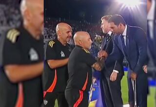 Aluvión de críticas a Sampaoli por este gesto en la entrega de medallas tras perder la Copa Sudamericana
