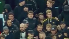 Surrealista a más no poder: radicales del Young Boys a puñetazo limpio contra los stewards