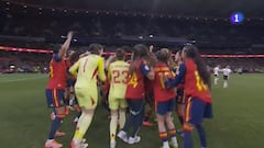 Muy emocionante: vean a por quién se fue Jenni Hermoso según ganó España