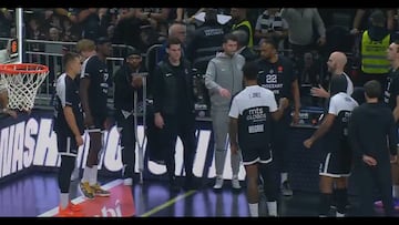 Increíble escena de los fans del Partizan con su equipo tras la dimisión de Obradovic