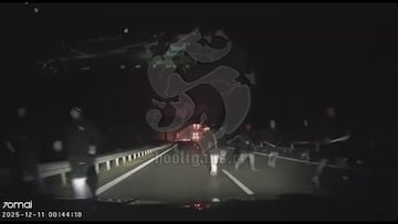 Una cámara de seguridad de un coche capta el momento de la huida de los ultras polacos tras atacar el bus del Rayo