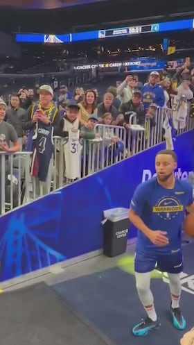 ¡Es de otro planeta! Estratosférico lo que hizo Curry en el calentamiento
