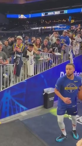 ¡Es de otro planeta! Estratosférico lo que hizo Curry en el calentamiento