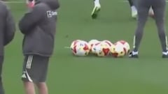 El minuto íntegro de Xabi sufriendo el ‘abuso’ de la plantilla en el centro del rondo