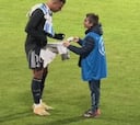 La escena de Mbappé con un recogepelotas en Talavera que se ha hecho viral hasta en medios internacionales