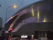 Tienen que verlo: la fachada del Bernabéu que da a la Castellana completamente iluminada