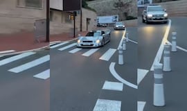 Alonso sale a pasear por Mónaco con su gran reliquia: un coche exclusivo valorado en más de 9M de euros