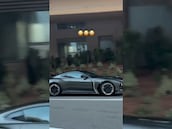 Fernando Alonso luce en Mónaco su “súper exclusivo” Aston Martin Valiant... ¡ideado y diseñado por él!