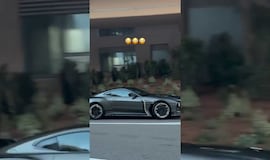 Fernando Alonso luce en Mónaco su “súper exclusivo” Aston Martin Valiant... ¡ideado y diseñado por él!