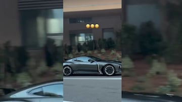 Fernando Alonso luce en Mónaco su “súper exclusivo” Aston Martin Valiant... ¡ideado y diseñado por él!