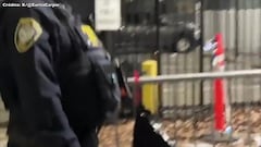 Policía patea vela del memorial en Minneapolis, causando rabia en internet