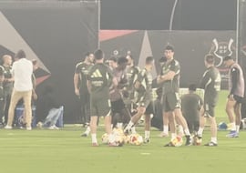 ¡El Madrid no esconde nada! Vean el indisimulado primer minuto del entrenamiento de Mbappé