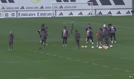¿Declaración de intenciones? Vean el primer jugador al que se acercó Arbeloa para hablar en su estreno