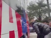 Accidente del autobús del Barça saliendo del hotel en Santander