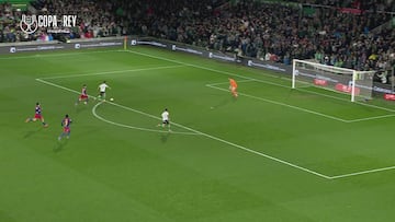 ¡Nadie entiende qué hizo! Vean la jugada del Racing en el 94′ que podría haber llevado el partido a la prórroga