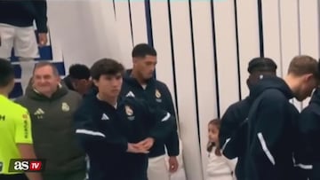 Mbappé encourages Vinicius after being booed by the Bernabéu