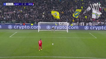 El delantero del Benfica tira uno de los peores penaltis de la historia de la Champions: ver para creer lo que pasó