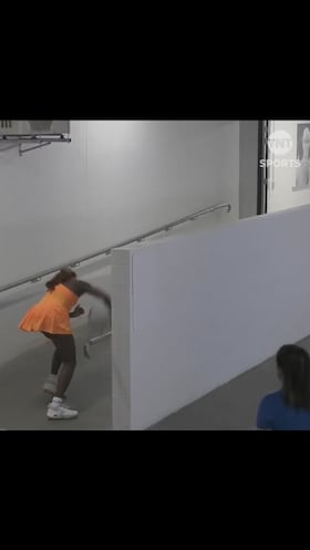 El arrebato de ira de Gauff tras perder de paliza en Australia cuando creía que nadie la veía y la TV estaba en directo