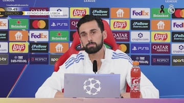 Arbeloa heredó el sofá gris tras probar el diván de sus maestros