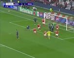 Suena a broma pero no lo es: vean el golazo del portero del Benfica al Madrid en el 97′ que condena al playoff a los blancos