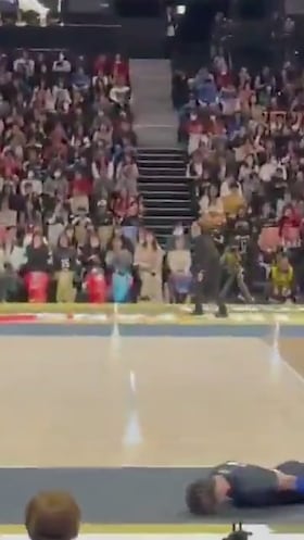 Le da un pelotazo a una trabajadora y su disculpa es viral en todo el mundo: atentos a este jugador japonés