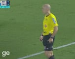 Momento surrealista en el fútbol brasileño: un portero pide permiso al árbitro para ir al baño en pleno partido