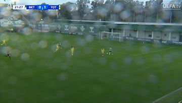 Ha nacido una estrella en el Betis: el hijo de uno de los ciudadanos más famosos de Sevilla marca un golazo escandaloso