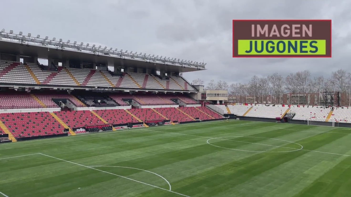 Aquí está la imagen, pueden juzgarla: así está el césped de Vallecas hoy sábado que ha propiciado la suspenció