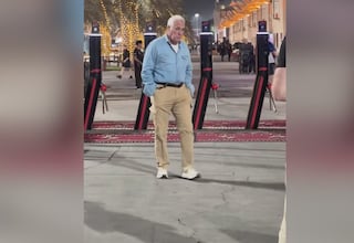 Todo el mundo preocupado por Alonso y su coche y el dueño de Aston Martin sale así del circuito: la cara lo dice todo