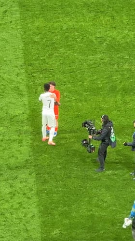 El brillante momento de Vinicius cuando pita el árbitro y un canterano de la Real le pide la camiseta