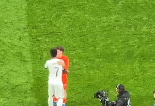 El brillante momento de Vinicius cuando pita el árbitro y un canterano de la Real le pide la camiseta