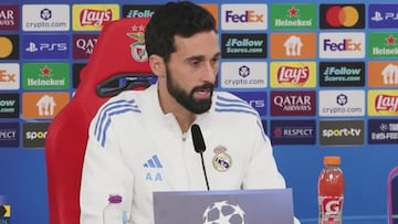 Arbeloa heredó el sofá gris tras probar el diván de sus maestros