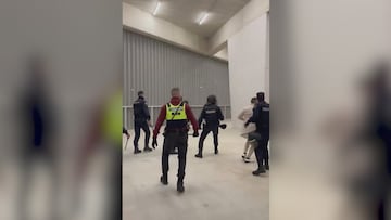 Pánico en El Sadar: un fan huye de la policía, pierde el equilibrio y acaba inconsciente