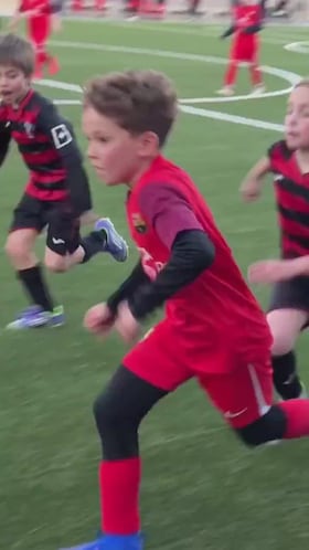 El hijo de Szczesny se hace viral jugando al fútbol y es todo lo contrario a su padre