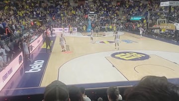 Clamor en la Euroliga: Mike James llega a las manos con un compañero en mitad de partido