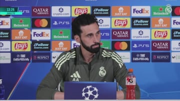 La pregunta que puso en un brete a Arbeloa y le dejó dubitativo por una frase que dijo en Vigo