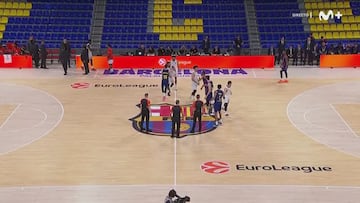 Indignación total con lo que hace un jugador del Barça durante el minuto de silencio al expresidente Reyna