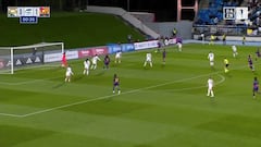 Marca Alexia Putellas y 8 jugadoras del Madrid dejan una imagen de lo más inusual en un Clásico tras un gol en contra