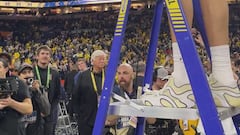 Lo que hizo Aday Mara con la bandera de España a sus hombros tras conquistar la NCAA que es ya una imagen icónica del baloncesto