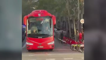 Atlético Madrid bus hit with stones and cans en route to Camp Nou