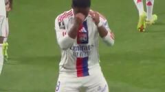 La celebración de Endrick enfrente de los ultras del PSG que ha escocido en Francia