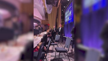 The shocking second JD Vance is grabbed and pulled away from the ‘Correspondents’ Dinner