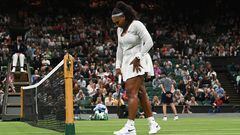 Wimbledon (United Kingdom), 28/06/2022.- Serena Williams of USA reacts in the women's first round match against Harmony Tan of France at the Wimbledon Championships, in Wimbledon, Britain, 28 June 2022. (Tenis, Francia, Reino Unido, Estados Unidos) EFE/EPA/ANDY RAIN EDITORIAL USE ONLY
