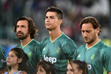Andrea Pirlo, Cristiano Ronaldo y Francesco Totti durante el encuentro benéfico anual 'Partita Del Cuore' el 27 de mayo en el Allianz Stadium de Turín.