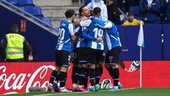 BARCELONA, SPAIN - MARCH 20: Raul de Tomas of Espanyol celebrates with teammates after scoring their team&#039;s first goal during the LaLiga Santander match between RCD Espanyol and RCD Mallorca at RCDE Stadium on March 20, 2022 in Barcelona, Spain. (Pho